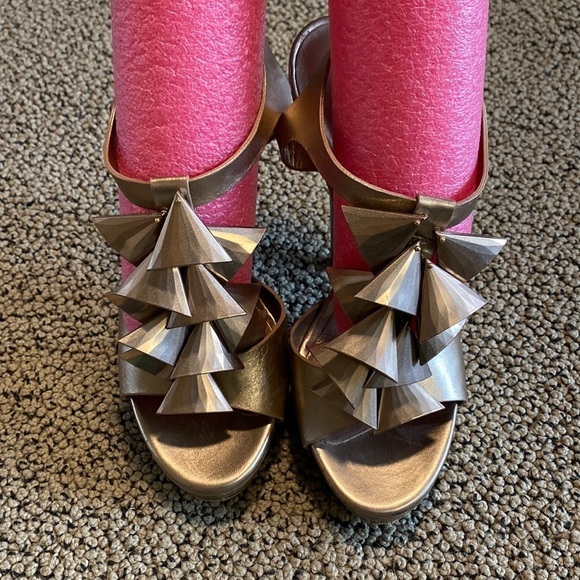 Casadei Heeled Sandals Women's Size 7 in Good Used Condition - Picture 1 of 10